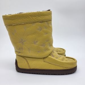 Manitobah mukluks waterproof yellow leather floral design shearling interior 5